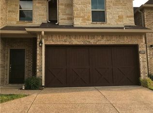 2203 Highland Villa Ln, Arlington, TX 76012