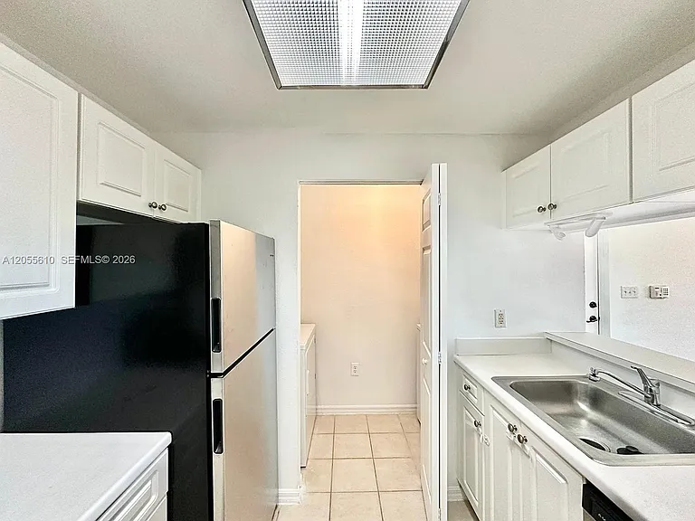 2807 Veronia Dr #301 — Photo 9