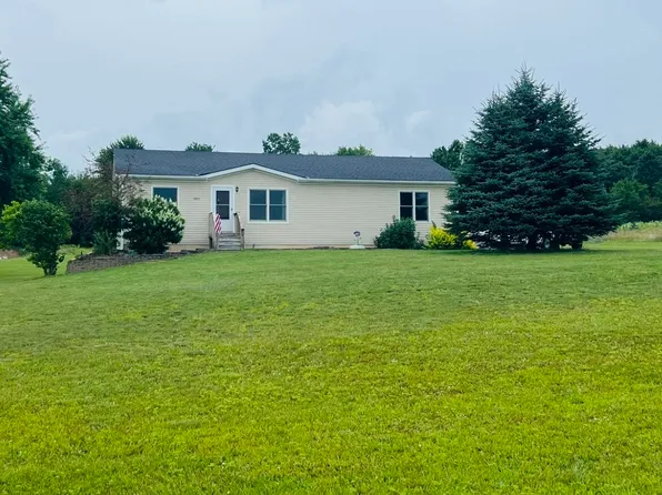 3923 40th St, Hamilton, MI 49419