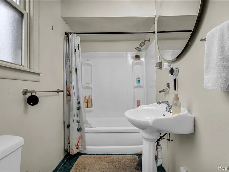 447 Sycamore St #1 — Photo 15