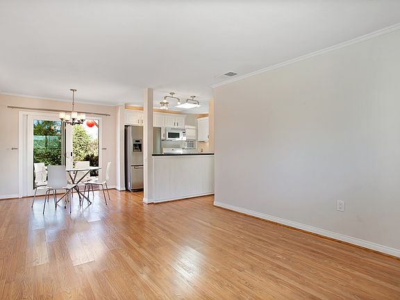 4th image of 3554 Oak Glen Ln