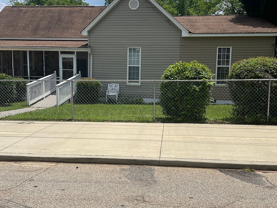 1st image of 205 Cherry St