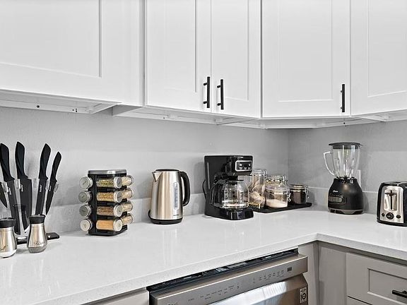 5th image of 2512 Calumet St #6