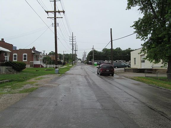 5th image of 402 Fannie Ave