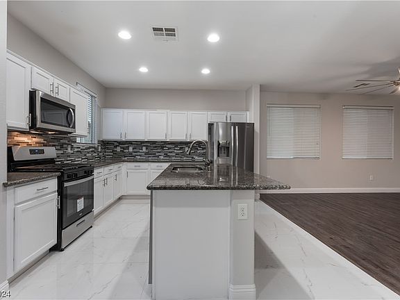 4th image of 2747 Sunrise Bluff Dr