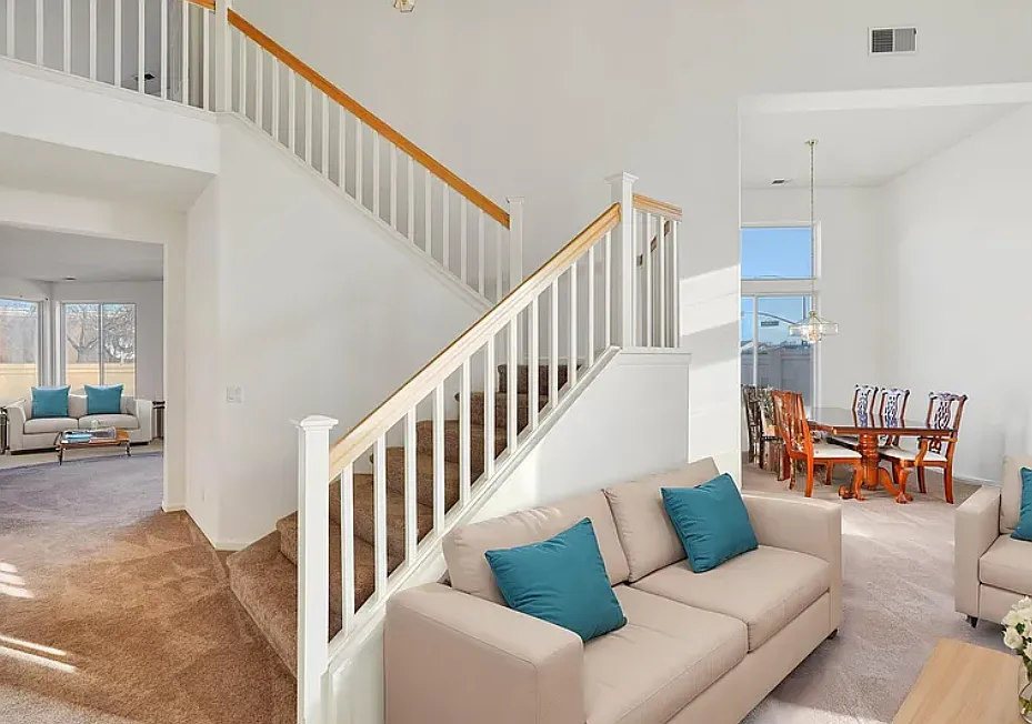 5 bed, 3000 sqft, $4,395 — Photo 4