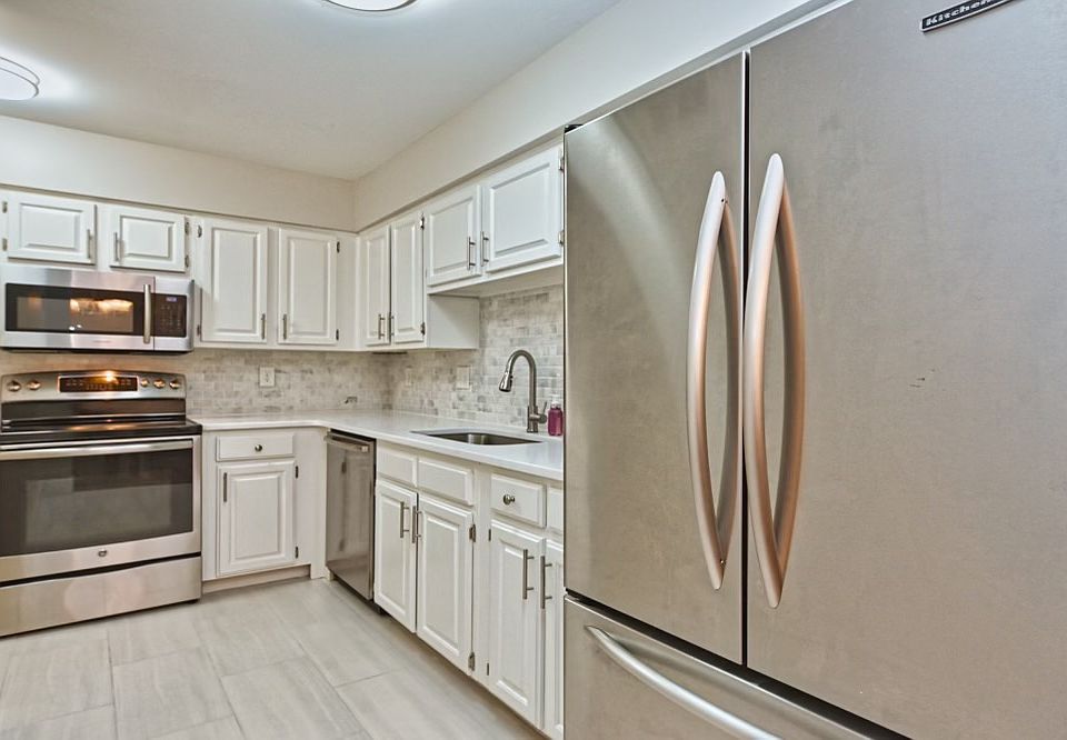 1st image of 515 Basswood Ave APT A16