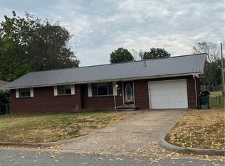 611 Lawndale St, Springdale, AR 72764