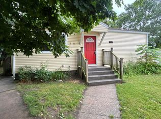 1121 Woodcrest Ave #B, Riverhead, NY 11901