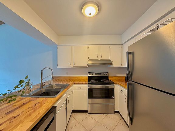 4th image of 4356 SW 21st Ln