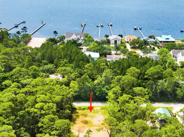 3026 Laurel Dr, Gulf Breeze, FL 32563