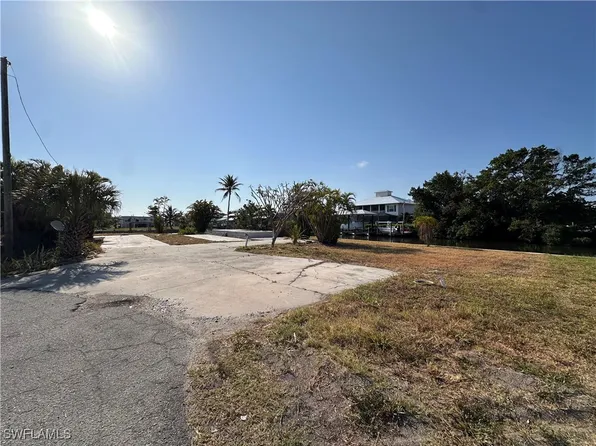 2654 Heron Ct, Saint James City, FL 33956