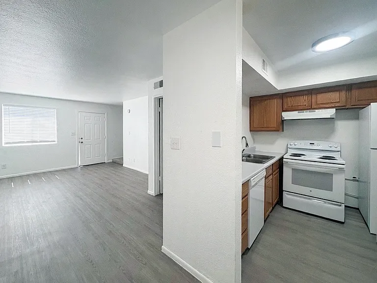 13020 N 21st Pl #U08 — Photo 37