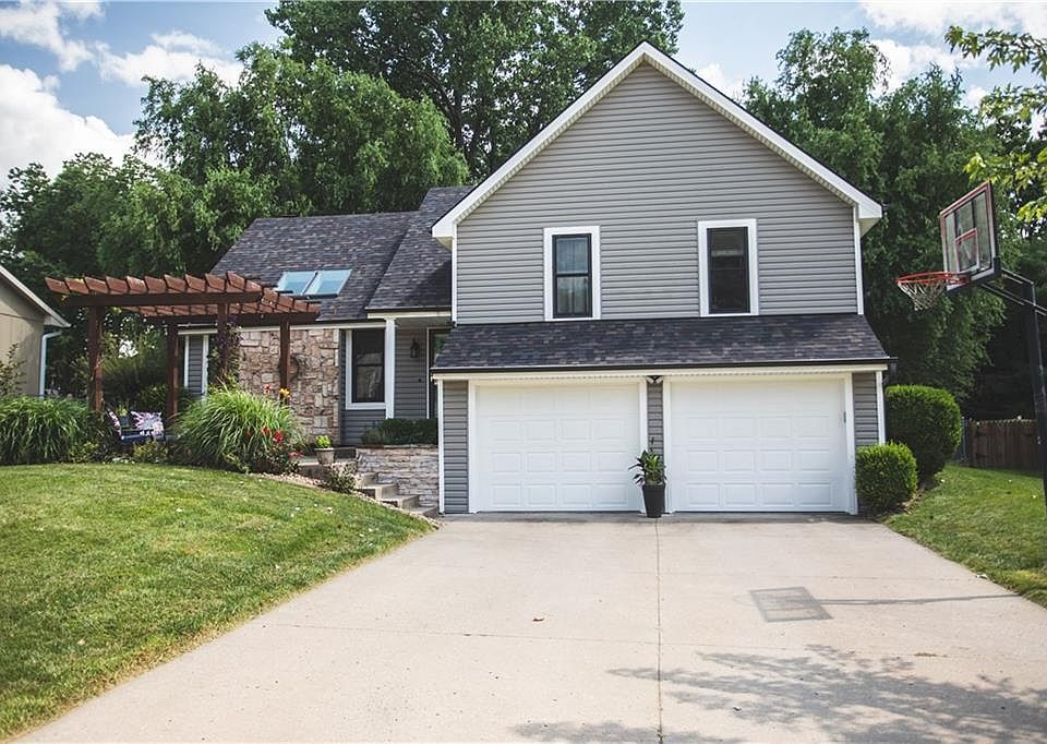 1st image of 3614 Robin Ln
