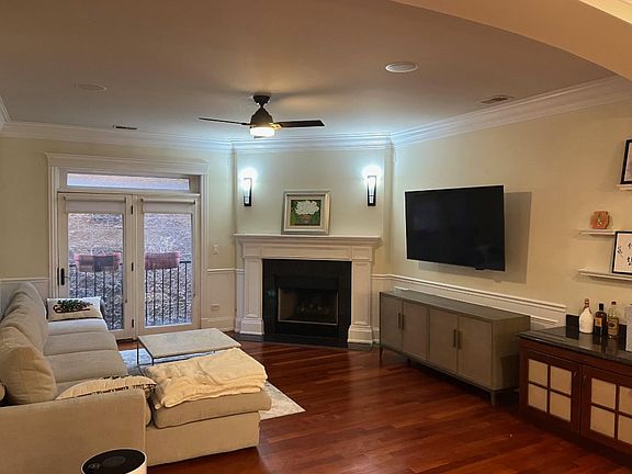 2nd image of 1442 W Fullerton Ave APT 3C