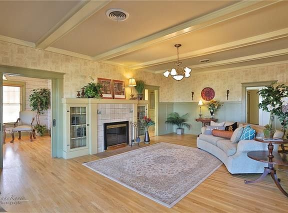 2nd image of 502 Poplar St