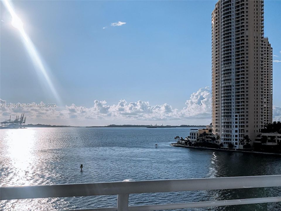 1st image of 325 Biscayne Blvd APT 723