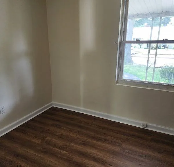 3556 Riverside Dr — Photo 6