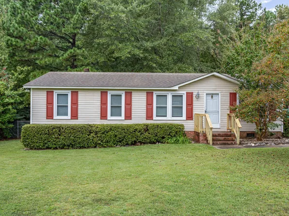 154 Woodbridge Dr, Spring Lake, NC 28390