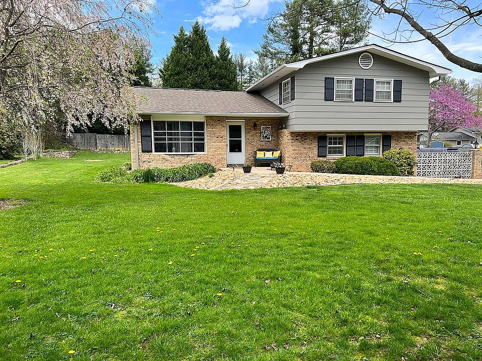 1st image of 704 Shadywood Ln
