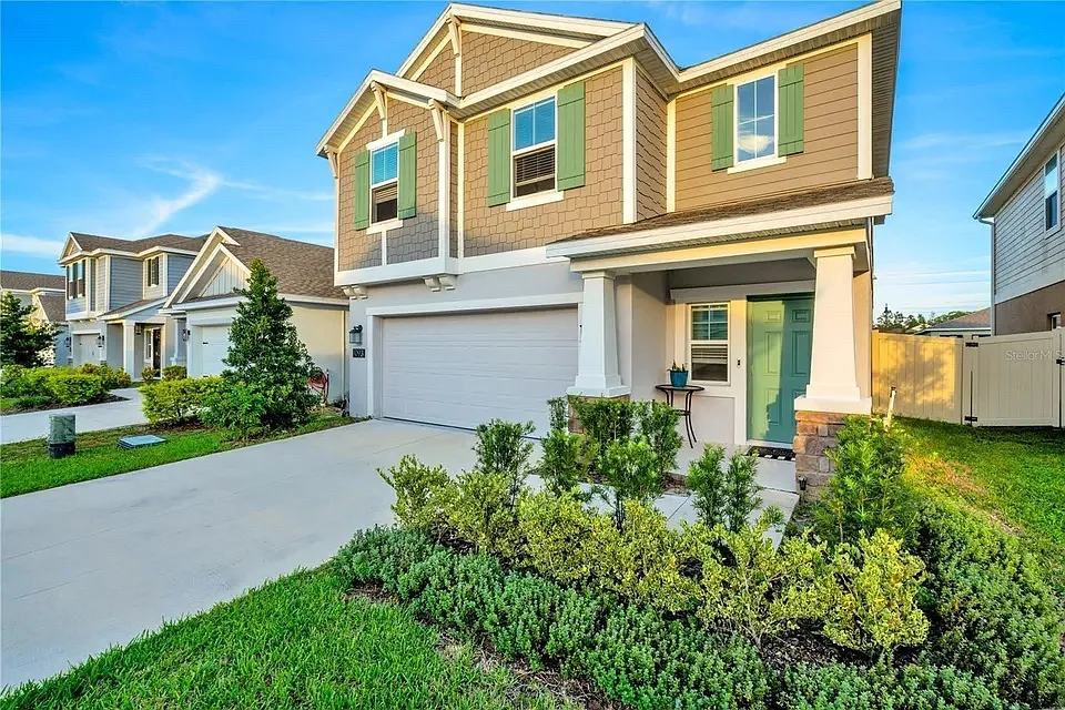 4 bed, 2.5 bath, 1893 sqft, $2,300 — Photo 2