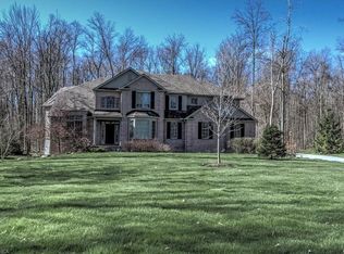 9775 Cumberland Trl, Chagrin Falls, OH 44023