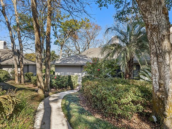 2nd image of 2412 Boxwood Ln #2412