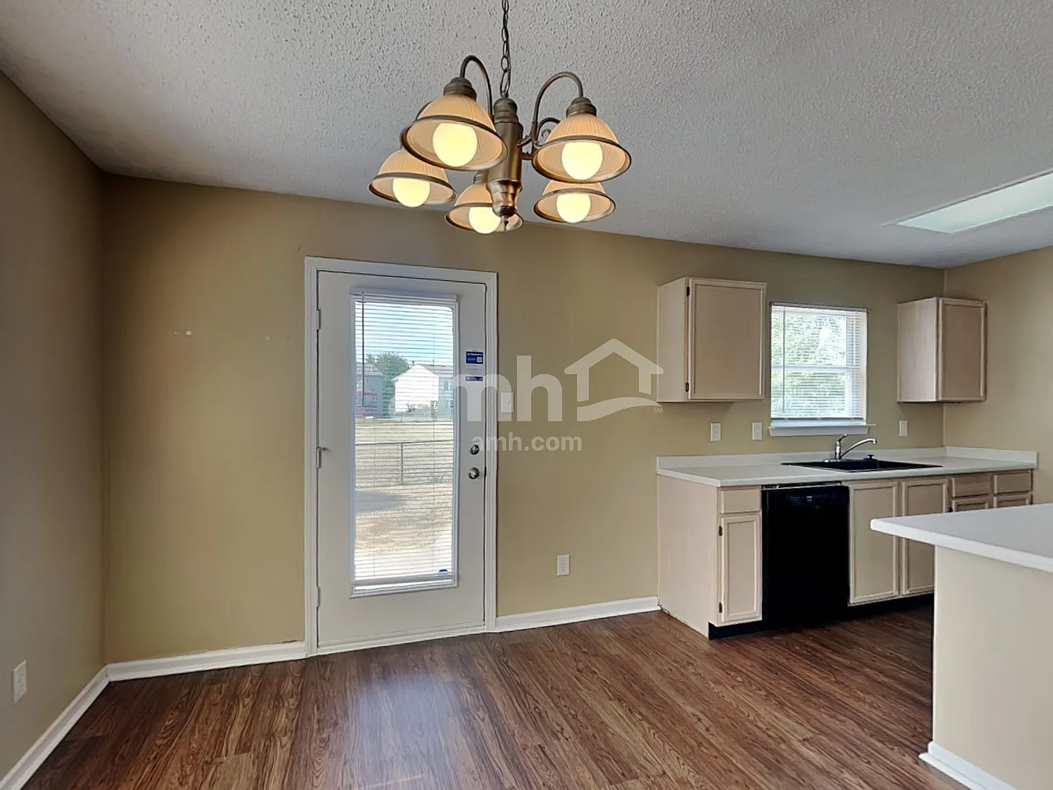 3 bed, 2.0 bath, 1623 sqft, $2,130 — Photo 4