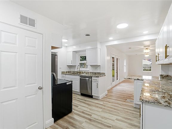5th image of 1228 Alta Vista Dr