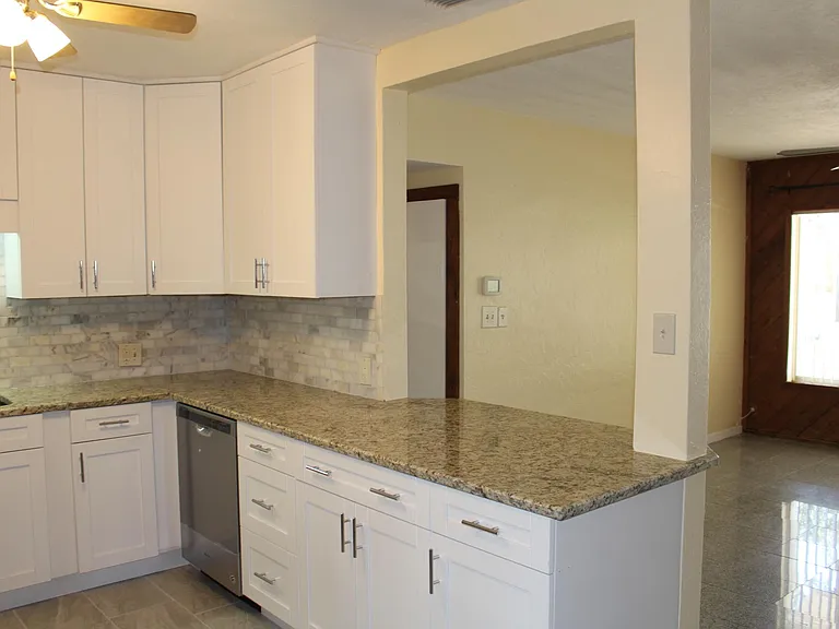 6390 Hampton Dr N — Photo 8