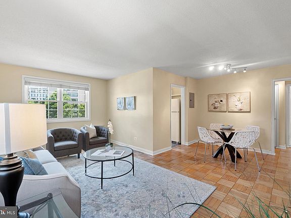 4th image of 4372 N Pershing Dr #43722