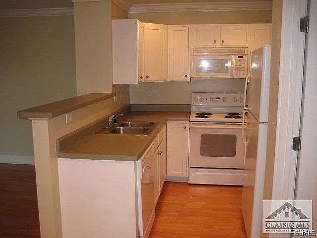 2nd image of 490 Barnett Shoals Rd #R