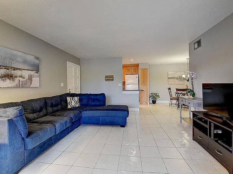 1291 NW 13th St — Photo 3