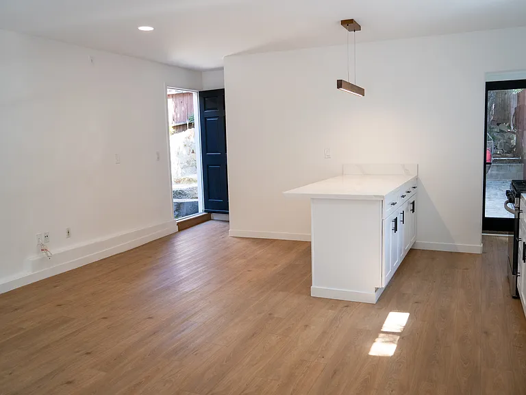 8192 Laurelmont Dr — Photo 3
