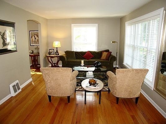 2nd image of 537 9th Ave
