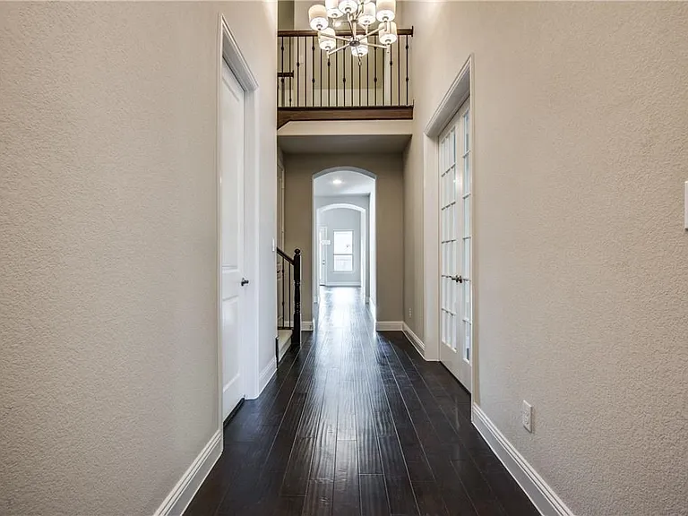 2612 Walnut Creek Ln — Photo 3