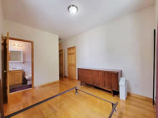 Rented by E Realty International Corp | media 11