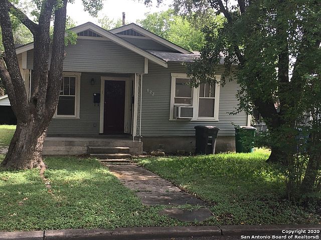 1st image of 822 W Rosewood Ave