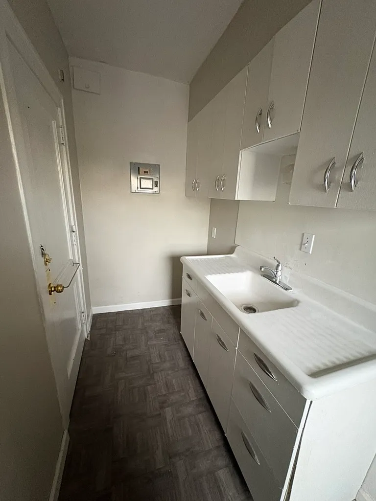1 bed, 800 sqft, $1,200 — Photo 3
