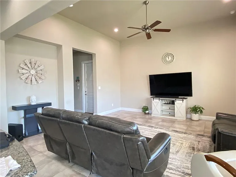 2905 Waterson St — Photo 15