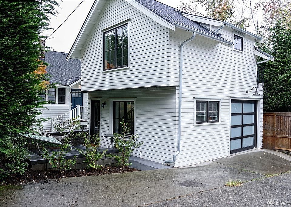 2nd image of 2510 Queen Anne Ave N