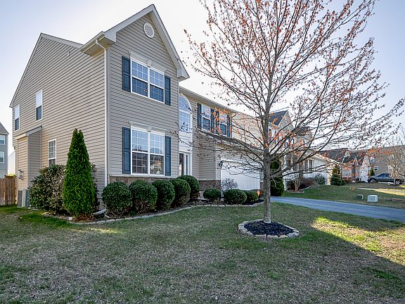 2nd image of 28 Fountain Dr