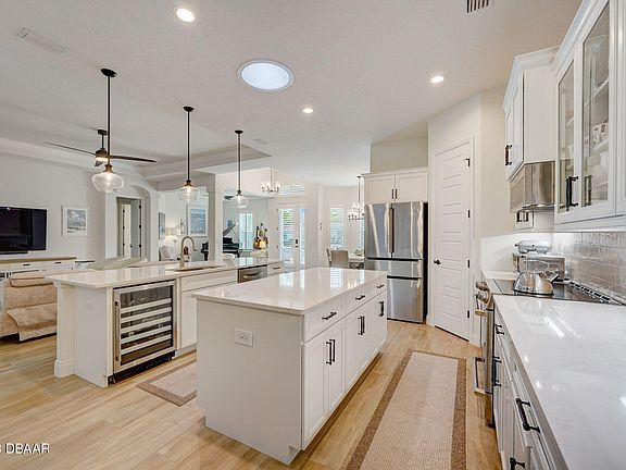 5th image of 2914 Venetian Lake Dr