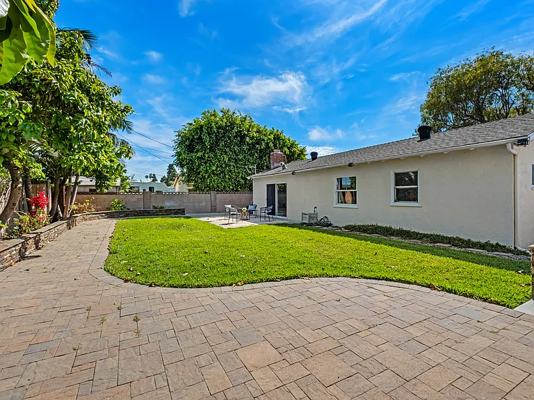 16002 Warren Ln — Photo 44