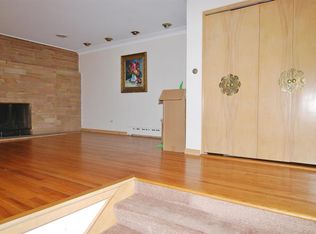 77 E Burlington St, Riverside, IL 60546