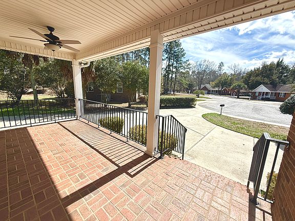 3rd image of 21 Hawthorne Trl