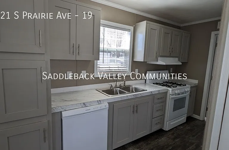 2221 S Prairie Ave #19 — Photo 4