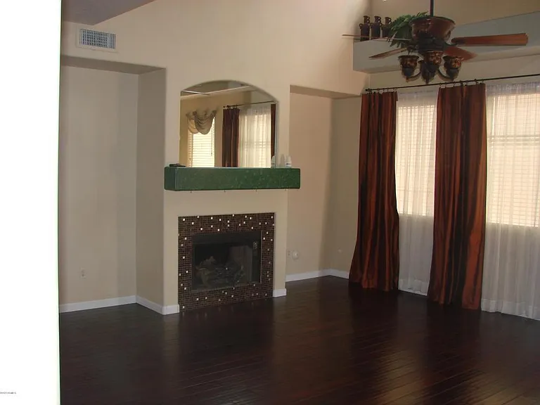 15420 S 14th Pl — Photo 2