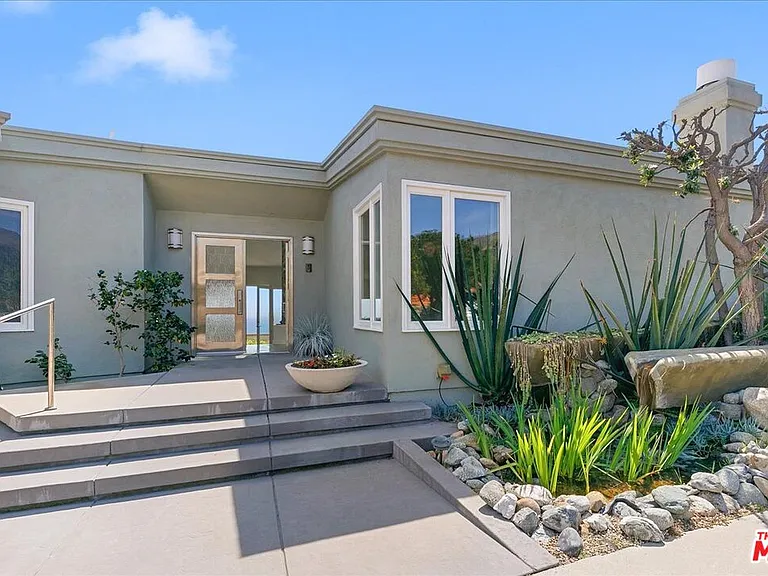 18244 Coastline Dr — Photo 2