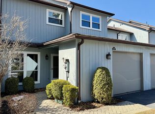 14 Pond Dr E, Rhinebeck, NY 12572
